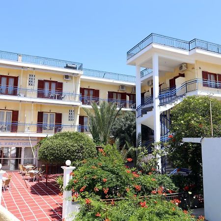 Hotel Karyatides Agia Marina  Dış mekan fotoğraf