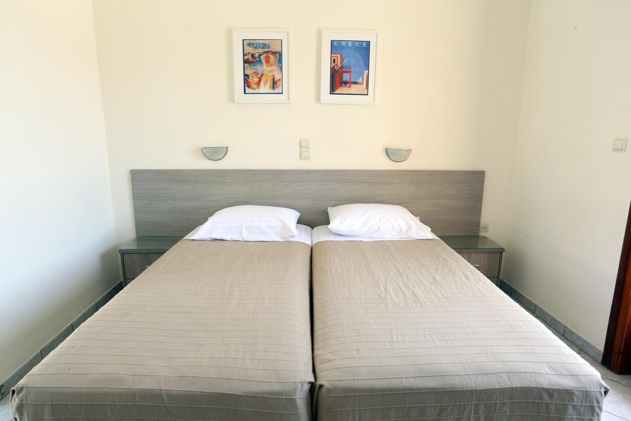 Hotel Karyatides Agia Marina  Dış mekan fotoğraf