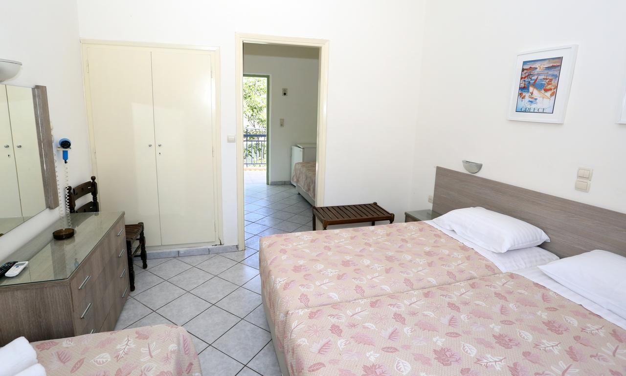 Hotel Karyatides Agia Marina  Dış mekan fotoğraf