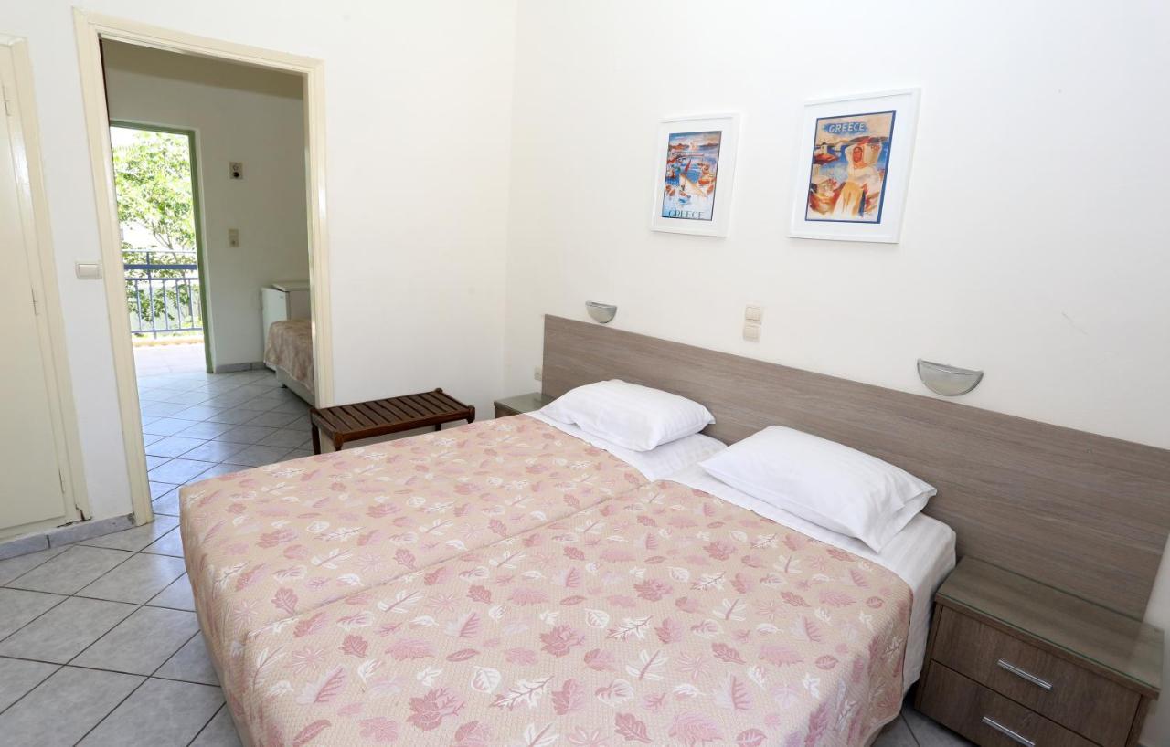 Hotel Karyatides Agia Marina  Dış mekan fotoğraf