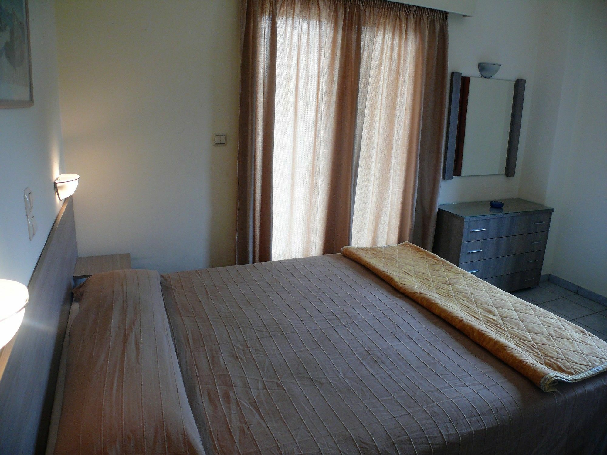 Hotel Karyatides Agia Marina  Dış mekan fotoğraf
