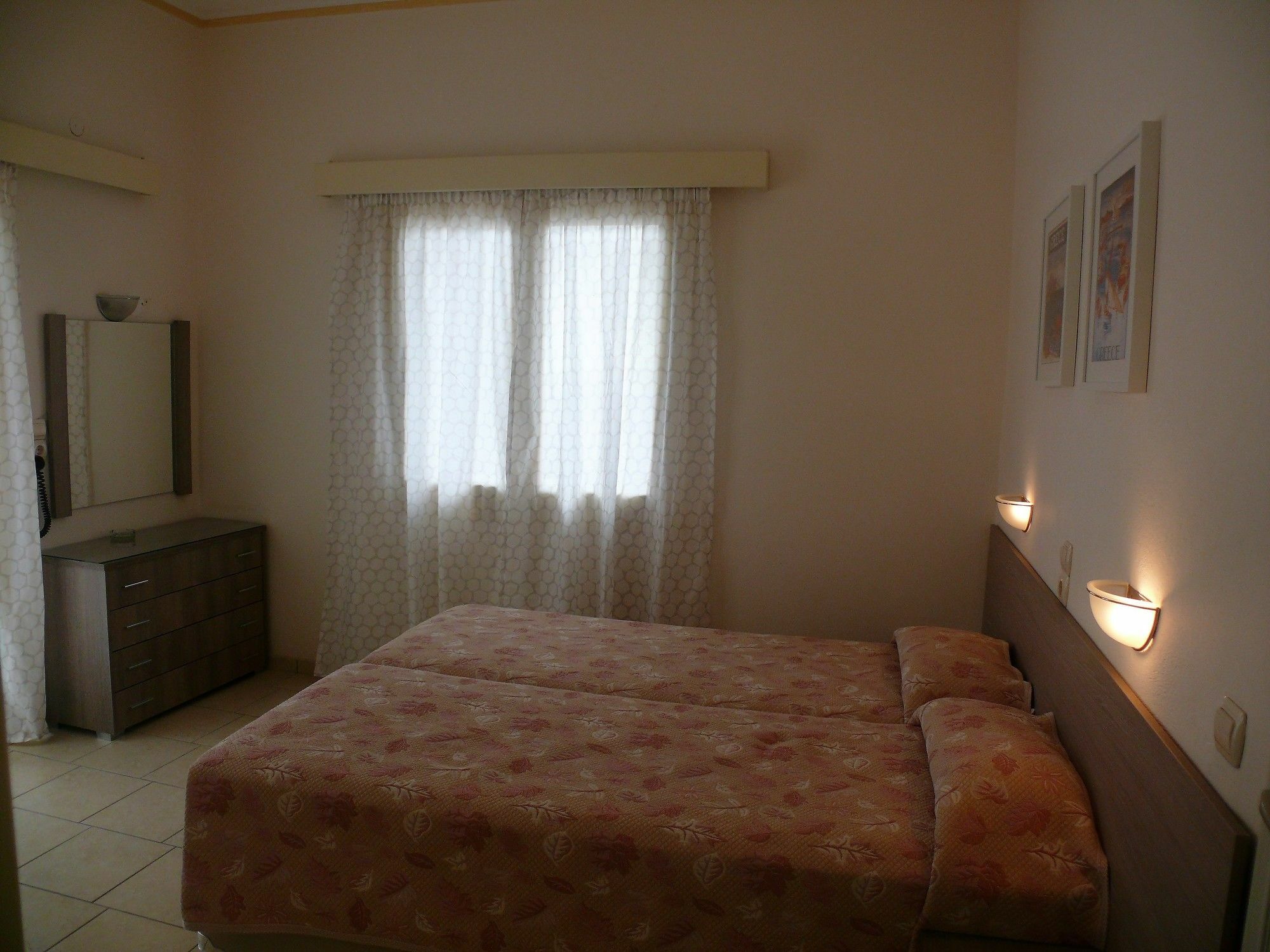 Hotel Karyatides Agia Marina  Dış mekan fotoğraf