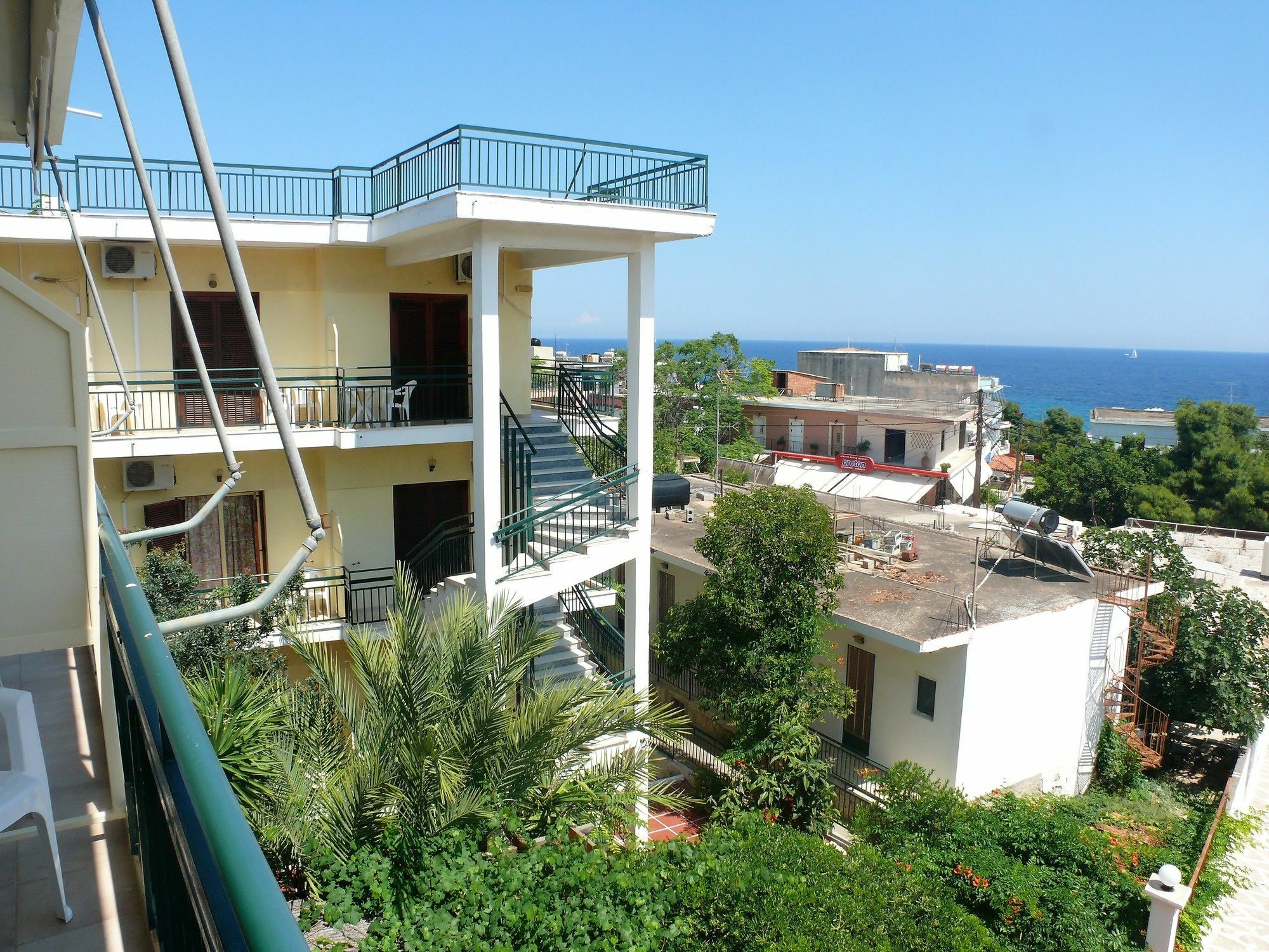 Hotel Karyatides Agia Marina  Dış mekan fotoğraf